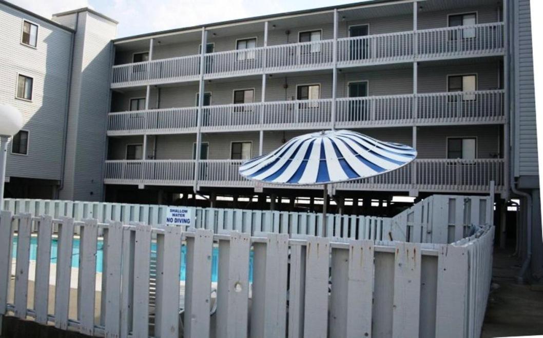 Beachmaster Unit 107 In Cherry Grove Is An Oceanfront Condo Myrtle Beach Exterior photo